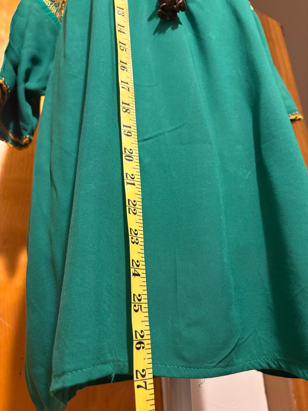 Blusa Deshilada Con Dorado -Modelo Único