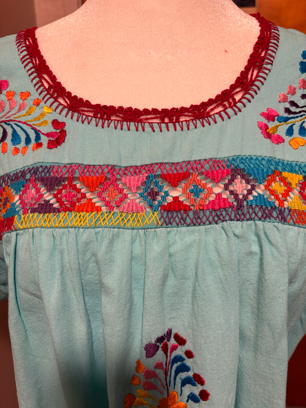 Blusa Deshilada Con Triangulos -Modelo Único