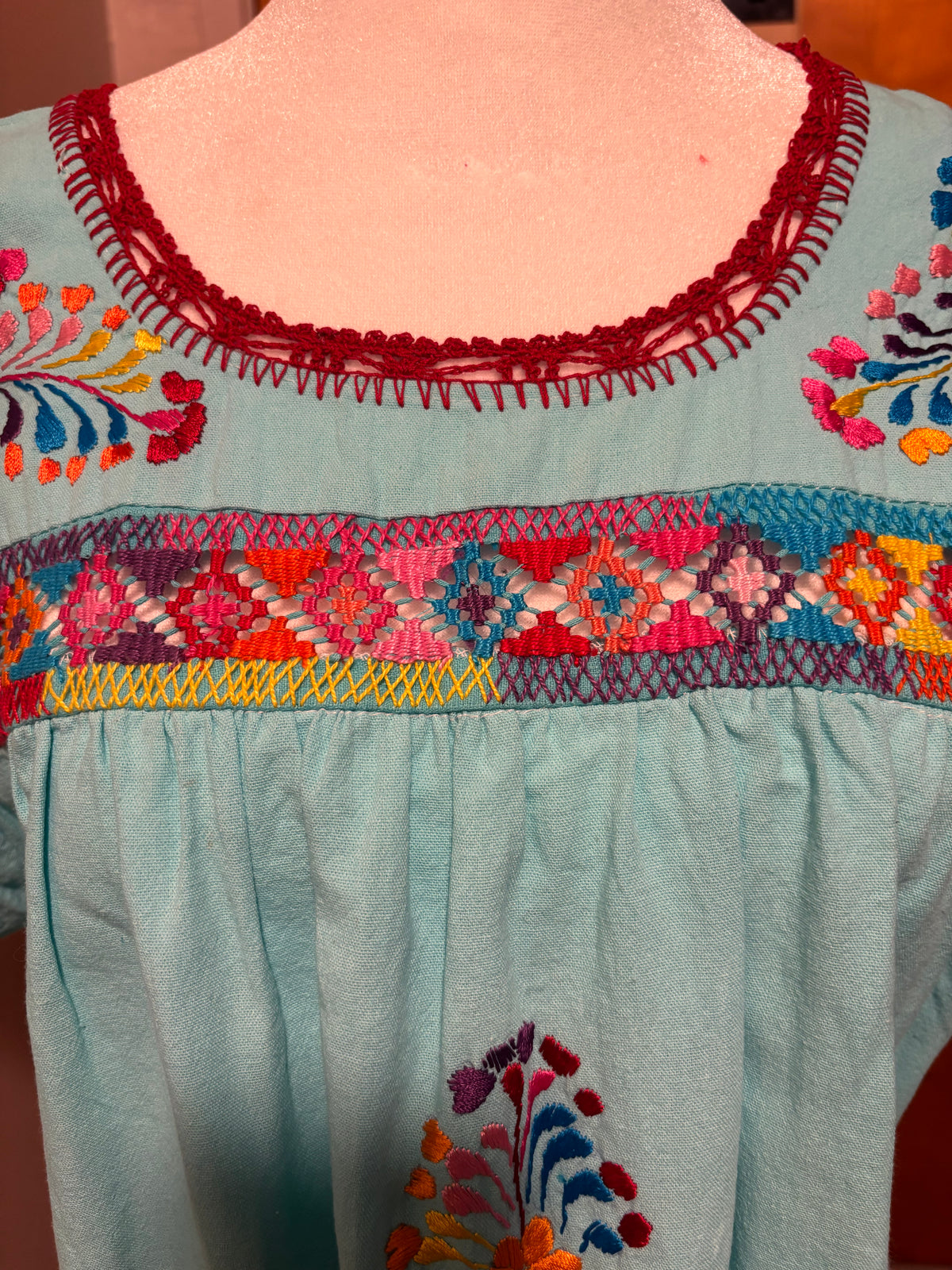 Blusa Deshilada Con Triangulos -Modelo Único