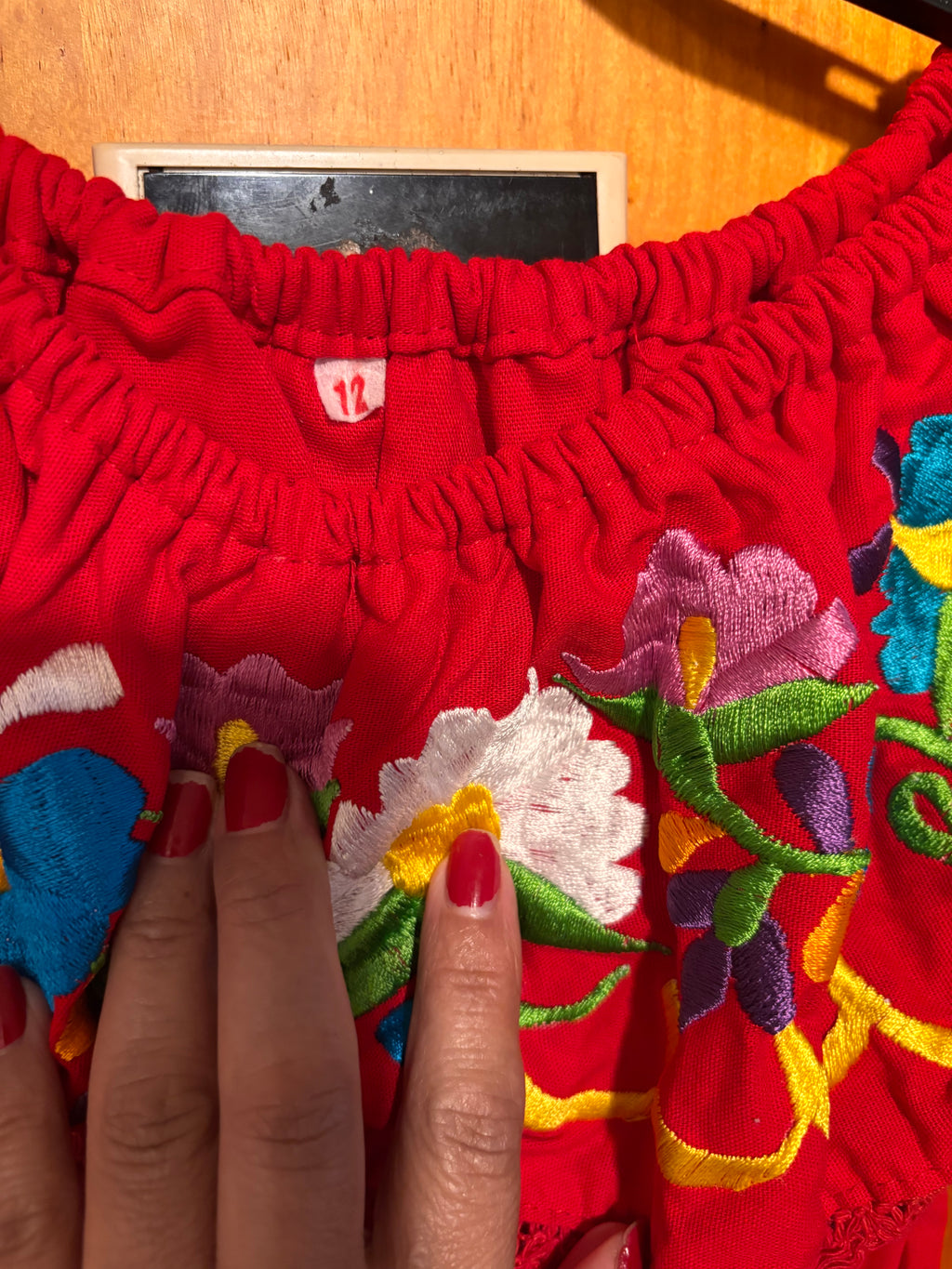 Vestido Rojo De Niña - Bordado De Colores