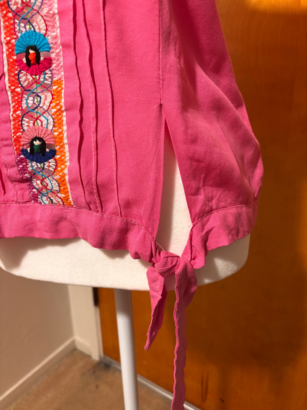 Blusa Rosa Con Deshilado Al Frente
