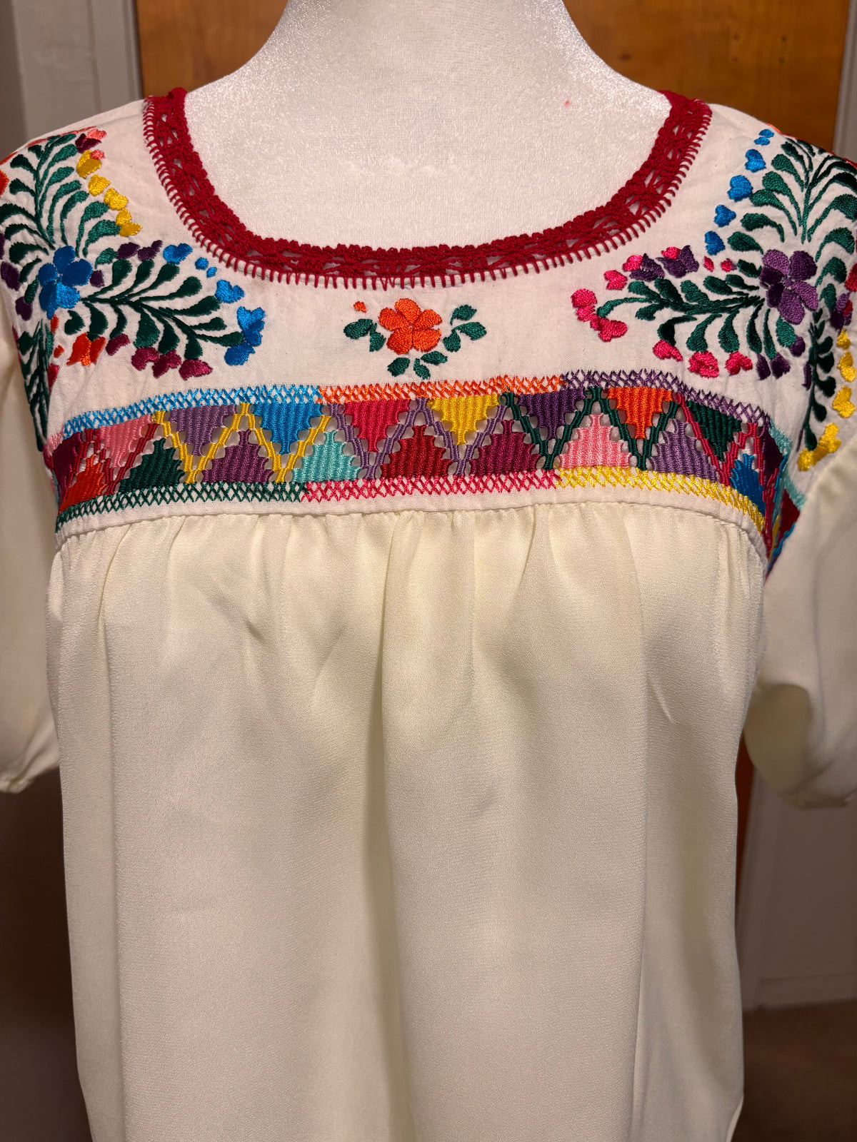 Blusa Con Deshilado De Piramides -Blanca