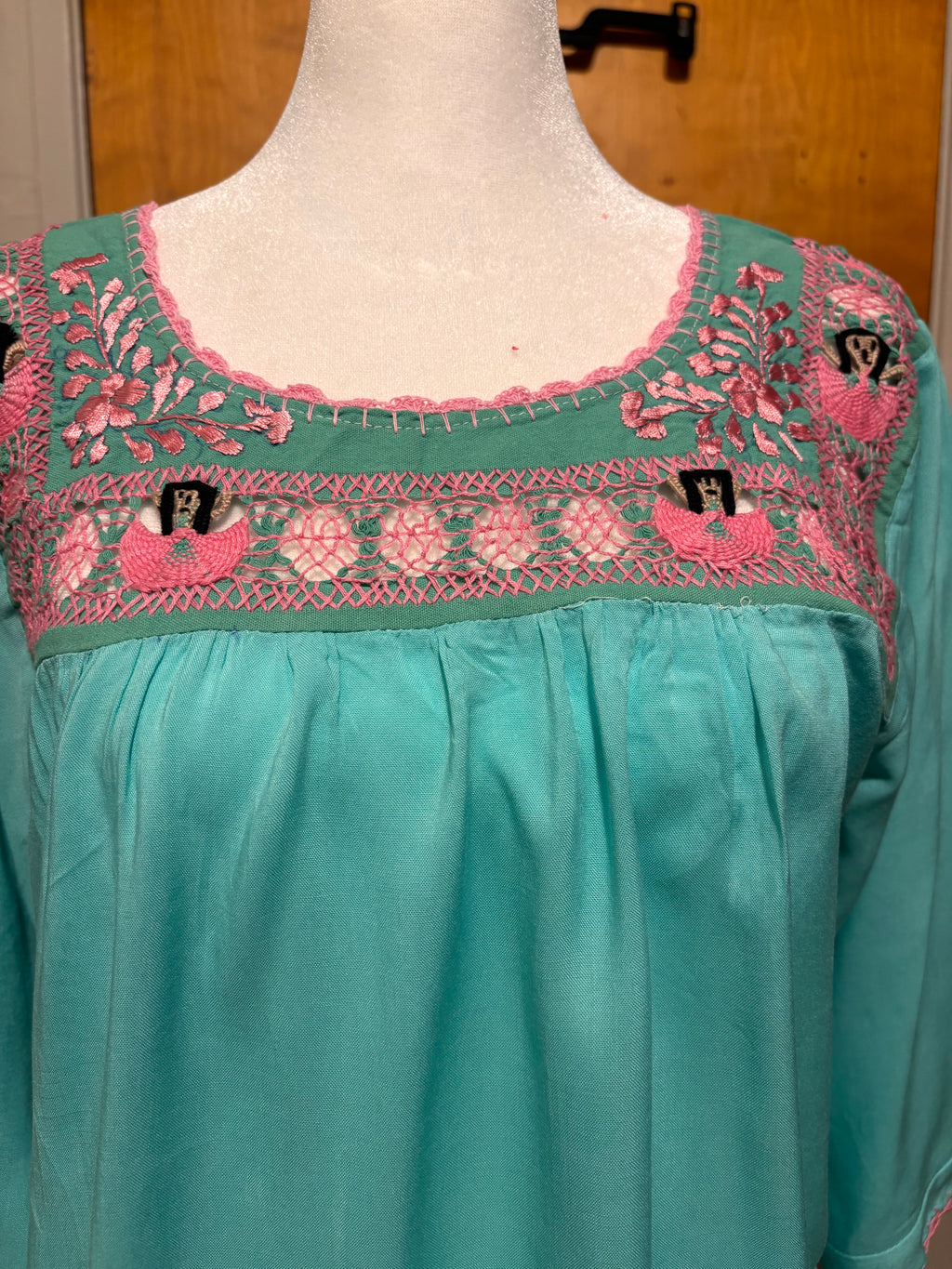 Blusa deshilada de tehuanas- Azul con rosa