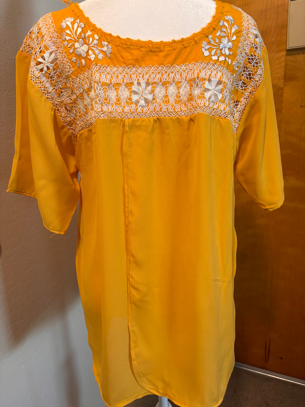 Blusa Deshilada Sencilla -Amarilla -Modelo Único