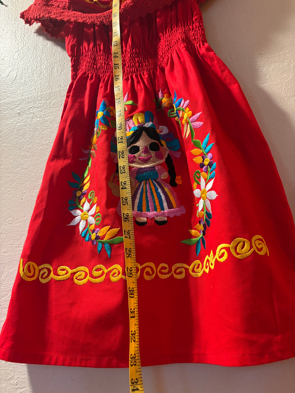 Vestido Rojo De Niña - Bordado De Colores