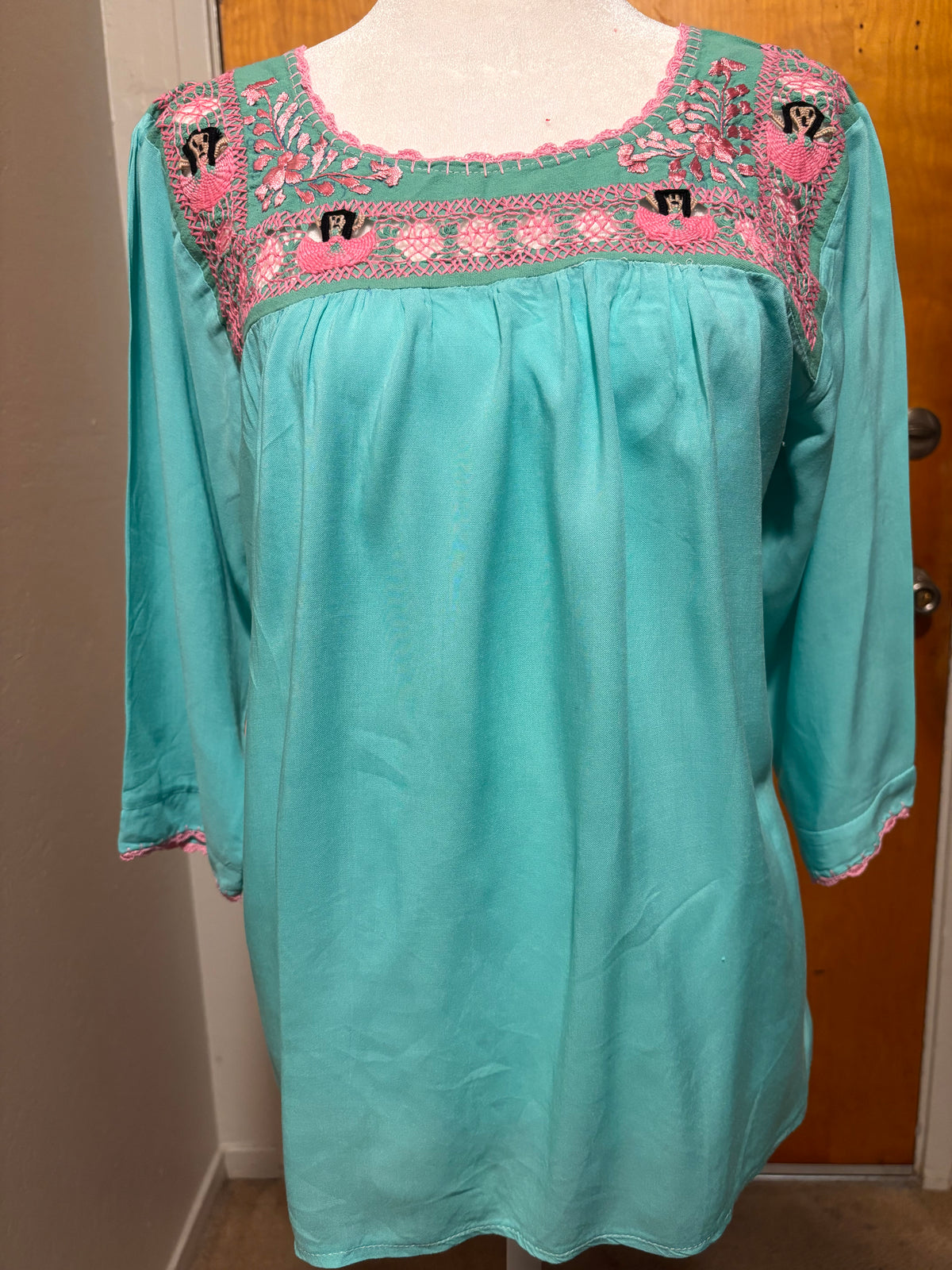 Blusa deshilada de tehuanas- Azul con rosa