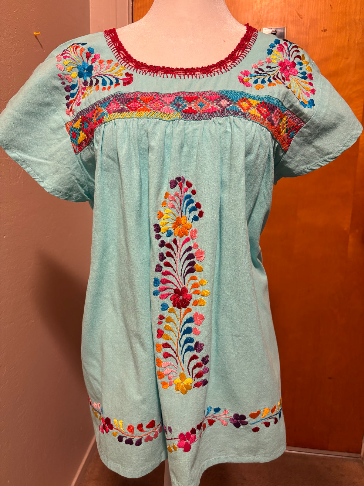 Blusa Deshilada Con Triangulos -Modelo Único