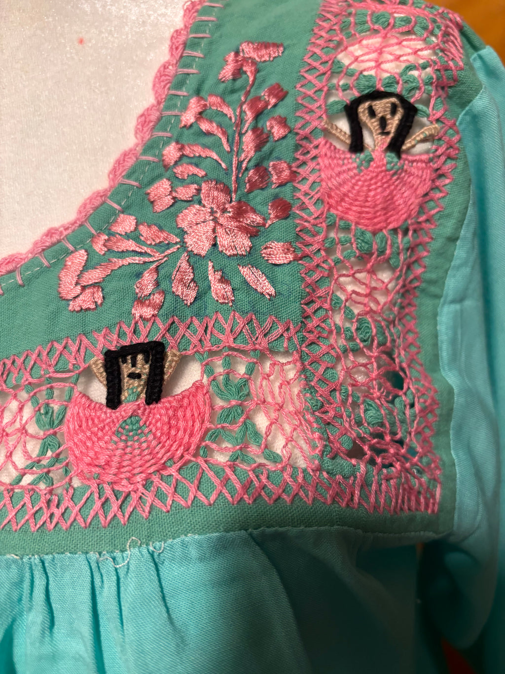 Blusa deshilada de tehuanas- Azul con rosa