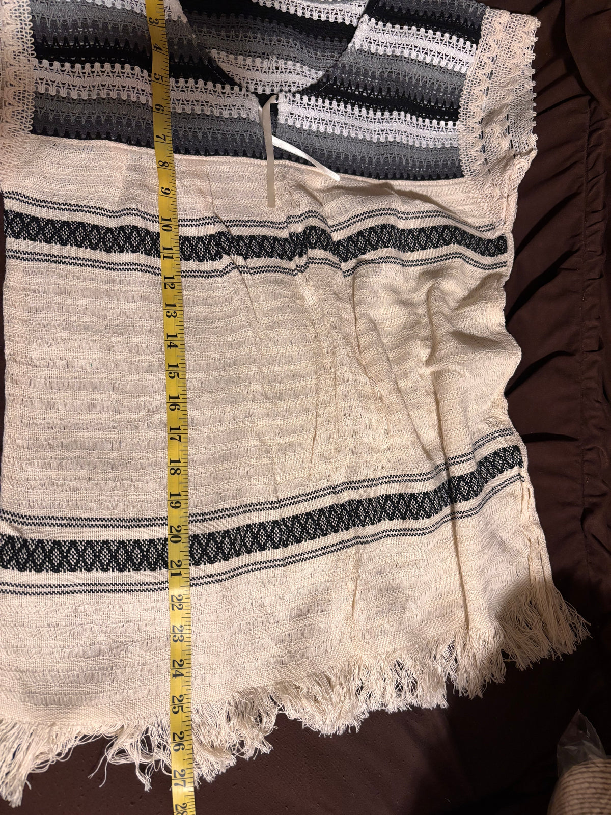 Blusa de Telar con Encaje Beige y Franjas Negras
