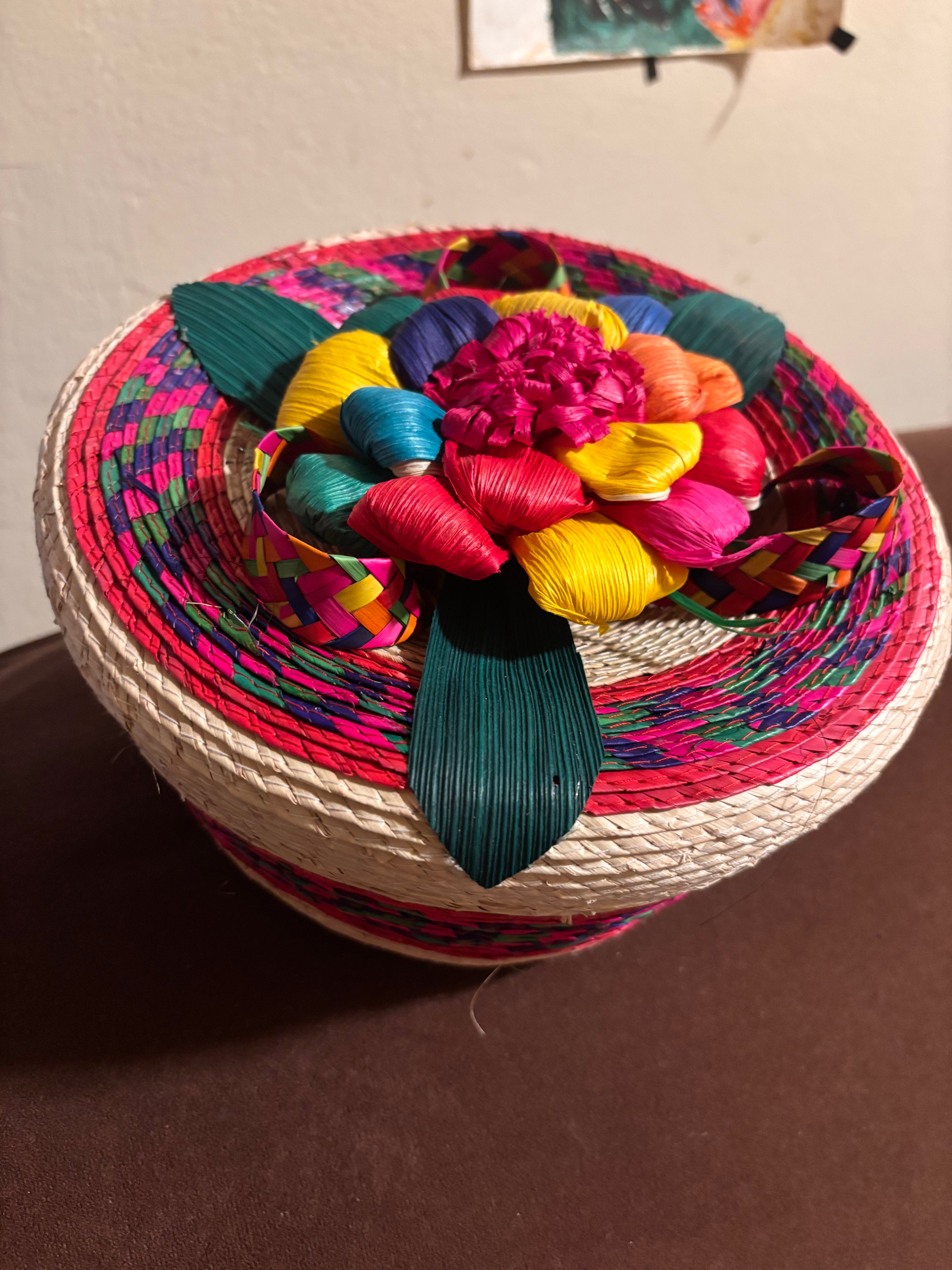 Canasta Tortillero de Palma con Flor Morada Tejida a Mano