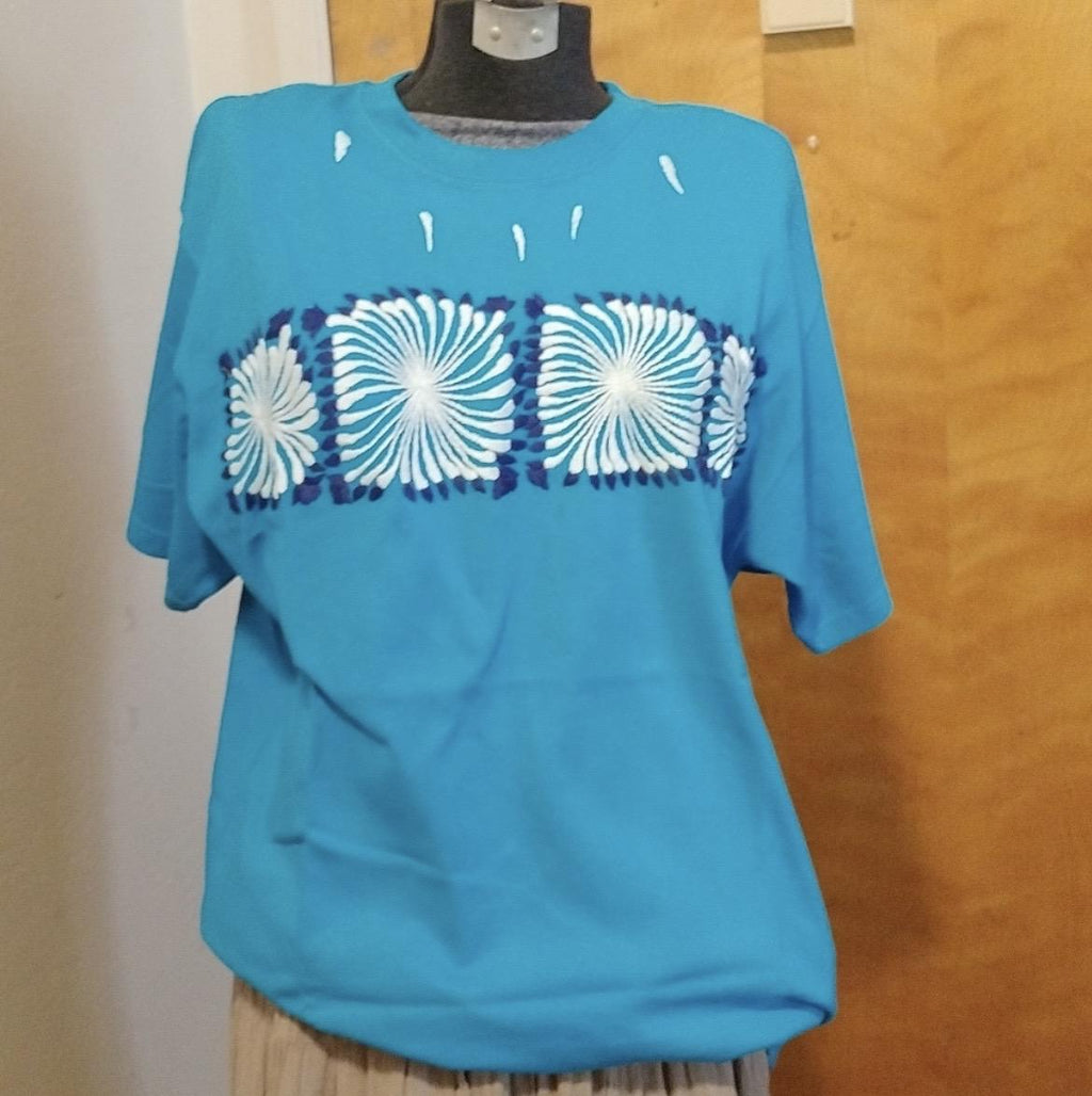 Playera Bordada Oaxaqueña Azul Celeste — Modelo Único