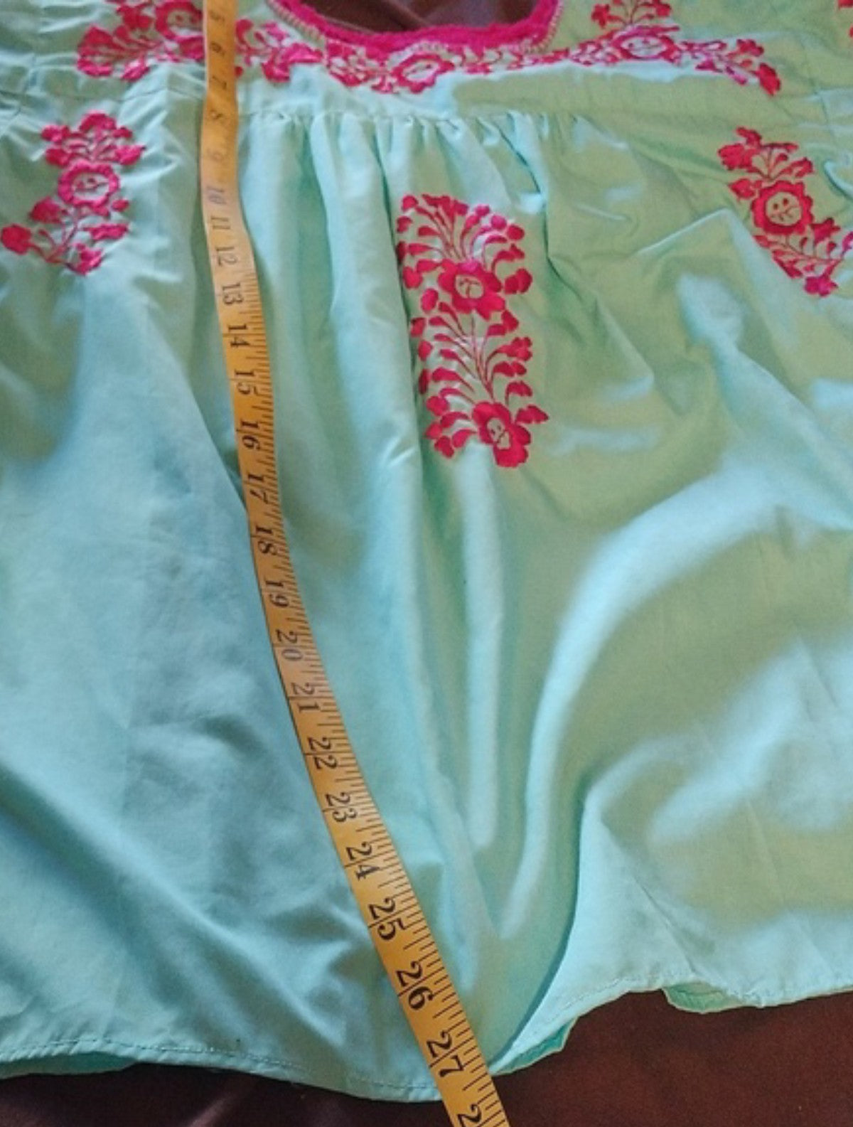Blusa Tipo Sandra-Con Bordado Fucsia Modelo Único