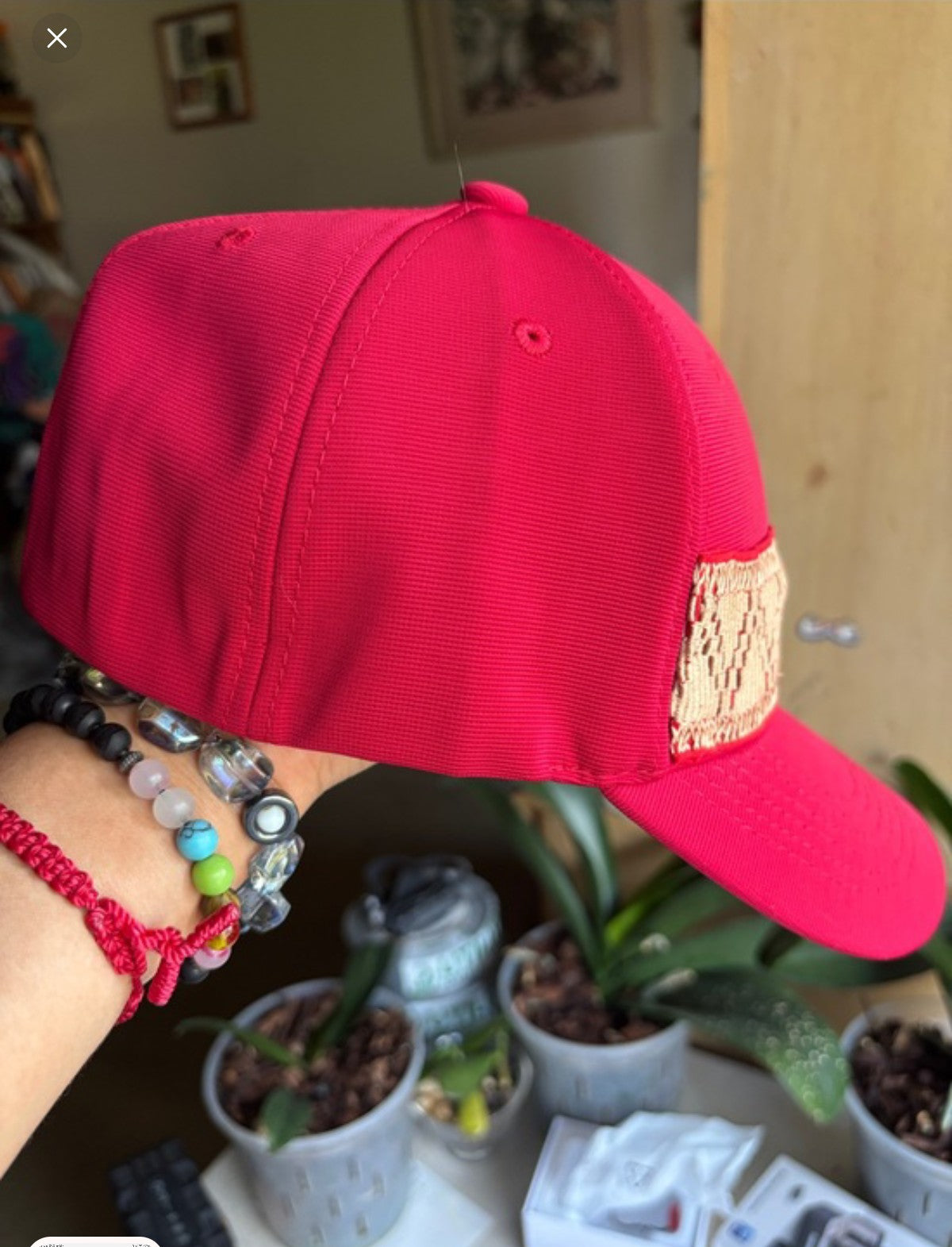 Gorra Roja Oaxaqueña Con Deshilando en color beige