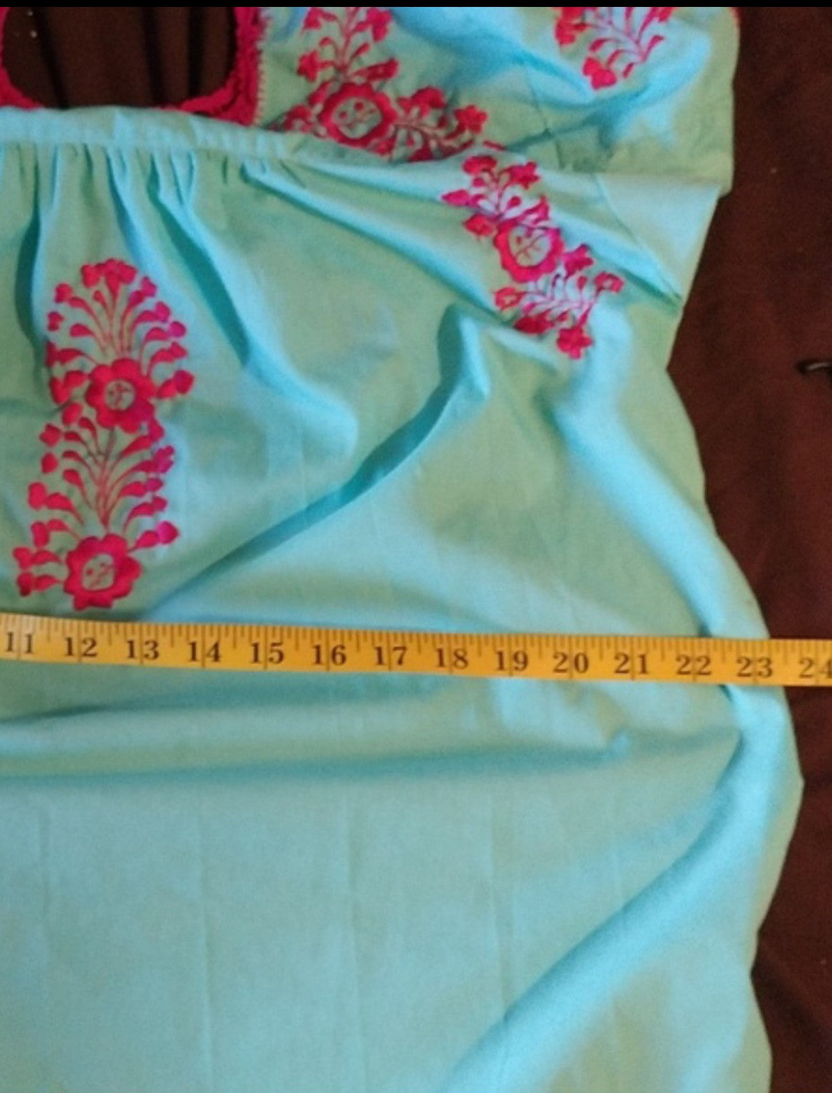 Blusa Tipo Sandra-Con Bordado Fucsia Modelo Único