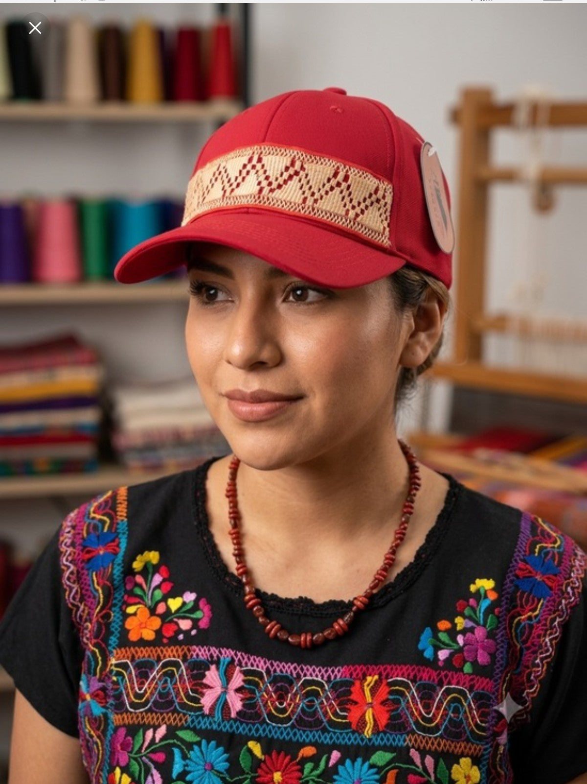 Gorra Roja Oaxaqueña Con Deshilando en color beige