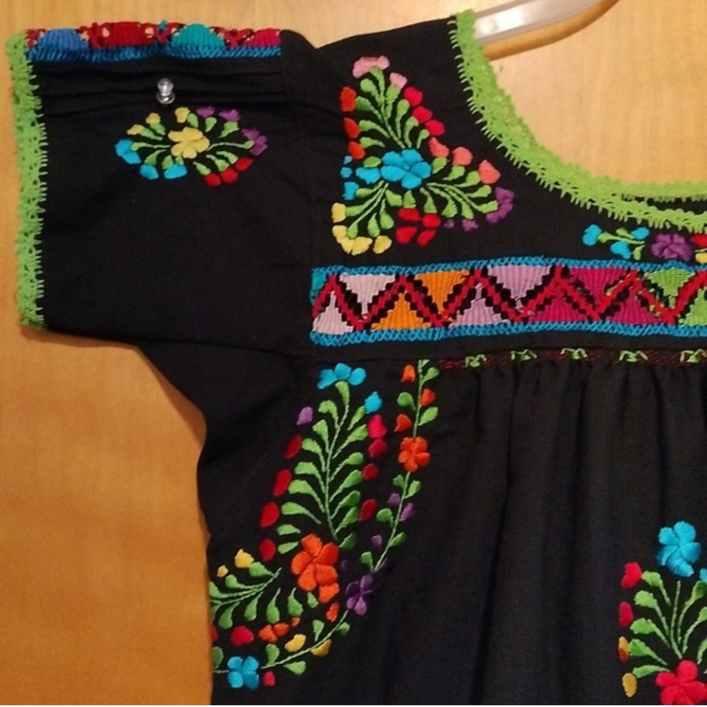 Blusa Negra Bordada Oaxaqueña ~ Modelo Única