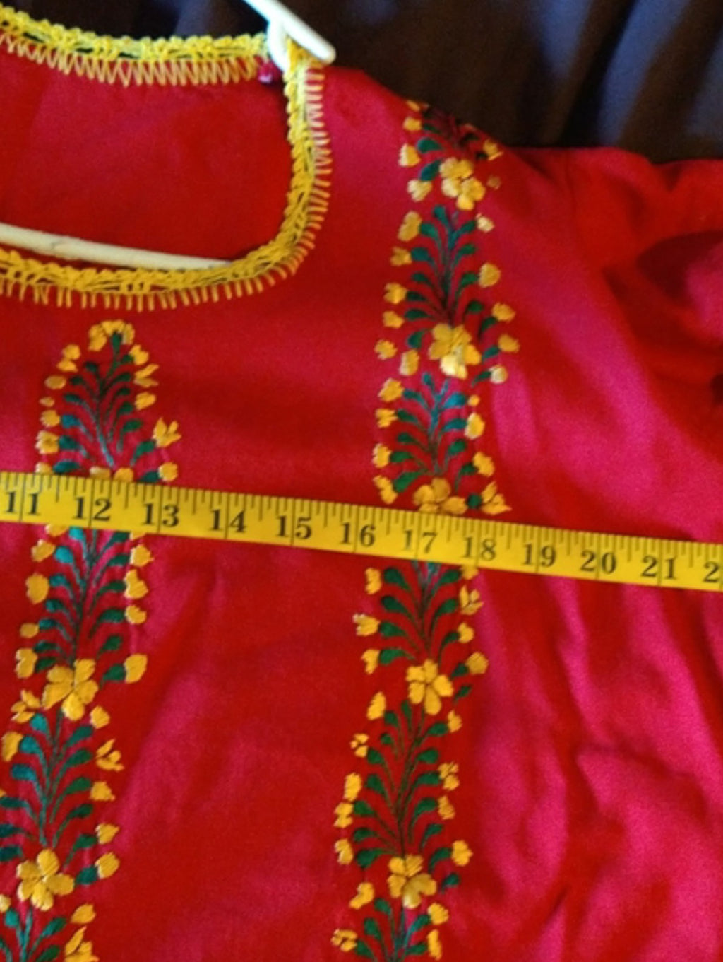 Blusa Roja Bordada con Hilo de Seda Abierta por Detrás – Talla L